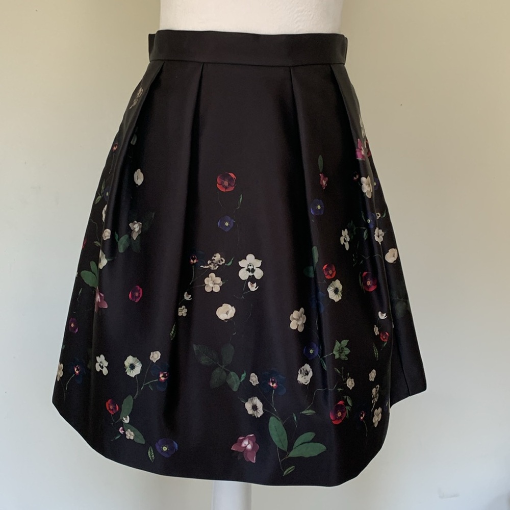 H&M Women’s Skirt, Size 6. Like new.